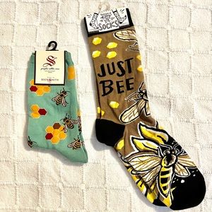 2 pairs NWT Bee themed women’s socks